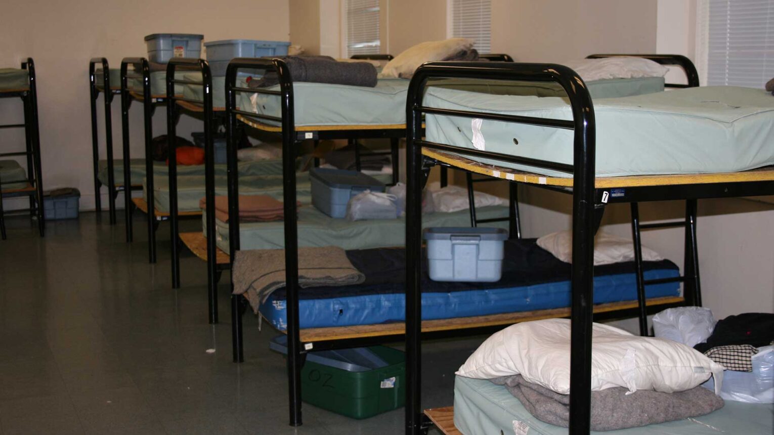 Колко струва нощта в хостел за бездомни?
