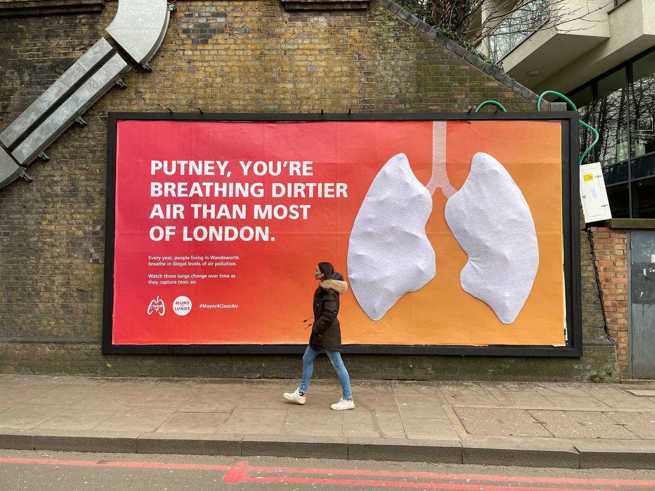 A billboard in Putney showing a pair of lungs which will change colour depending on air pollution levels near major roads