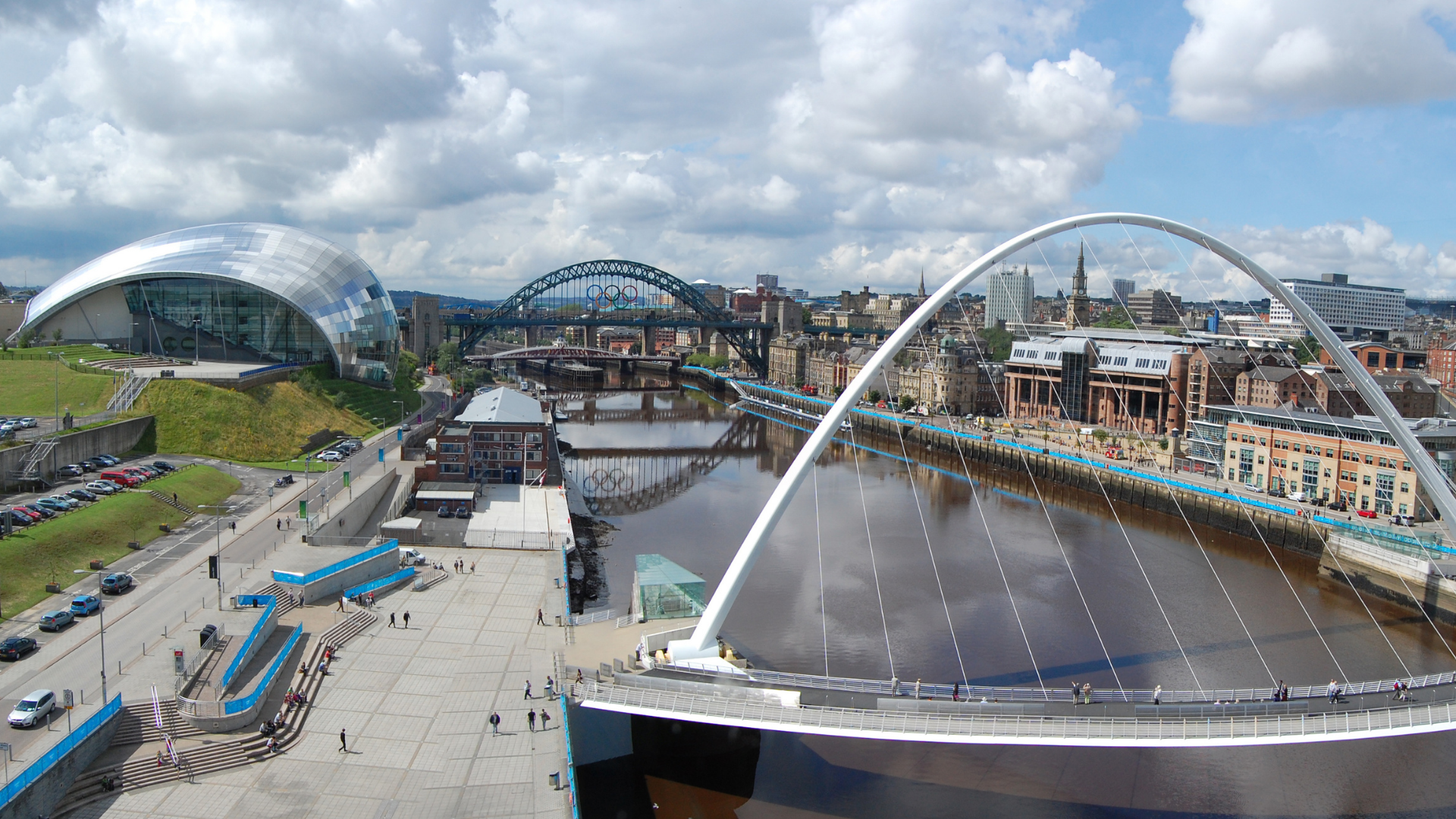 Gateshead Millenium Bridge in Newcastle, which has become the latest city to endorse the Right To Food campaign. Image credit: Hi I’m Santi / Flickr