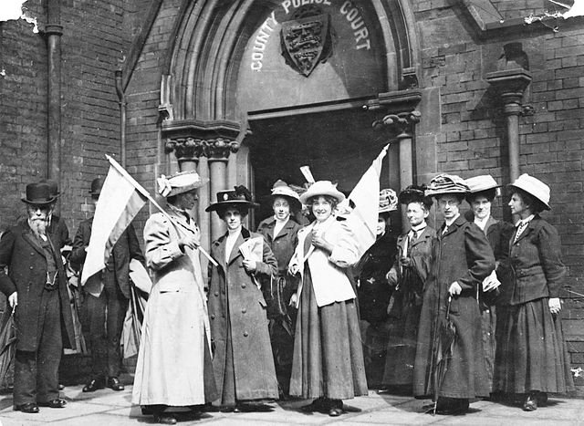 Suffragettes demonstrating outside the Police Court