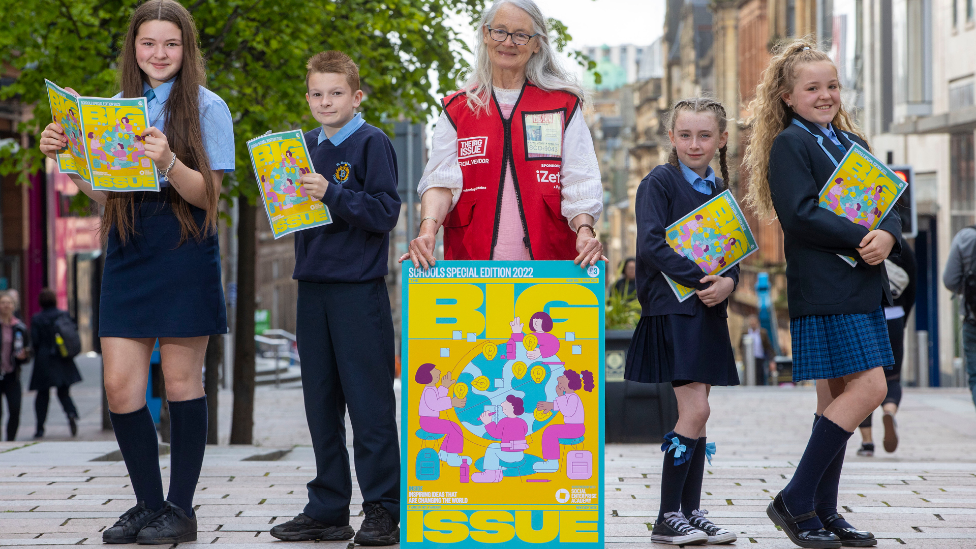 To launch our Schools Sell-Off in partnership with Social Enterprise Academy, Big Issue vendor Anabel (centre) met pupils Orla Maxwell, Aaron McKenna, Kierston Gibb and Willow Michael from St Bernard’s Primary School in Glasgow.