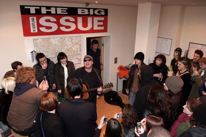 In 2008, Black Francis played an exclusive gig in The Big Issue's Glasgow office. 