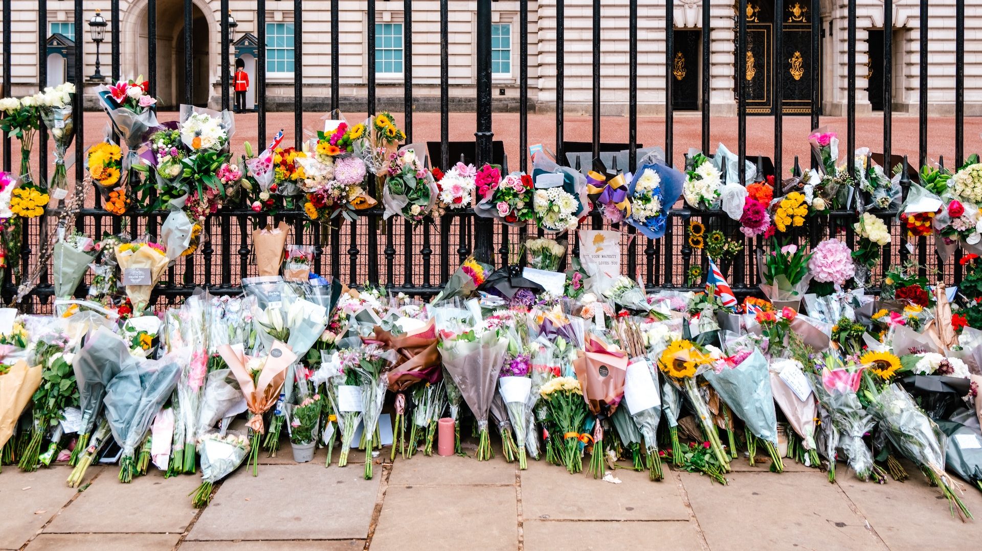 marmalade sandwiches were among the floral tributes