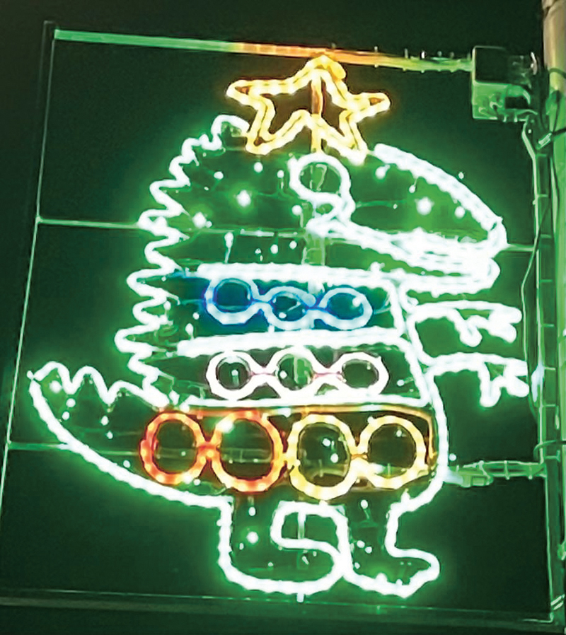 Arlo Nicol’s dinosaur Christmas tree from 2020