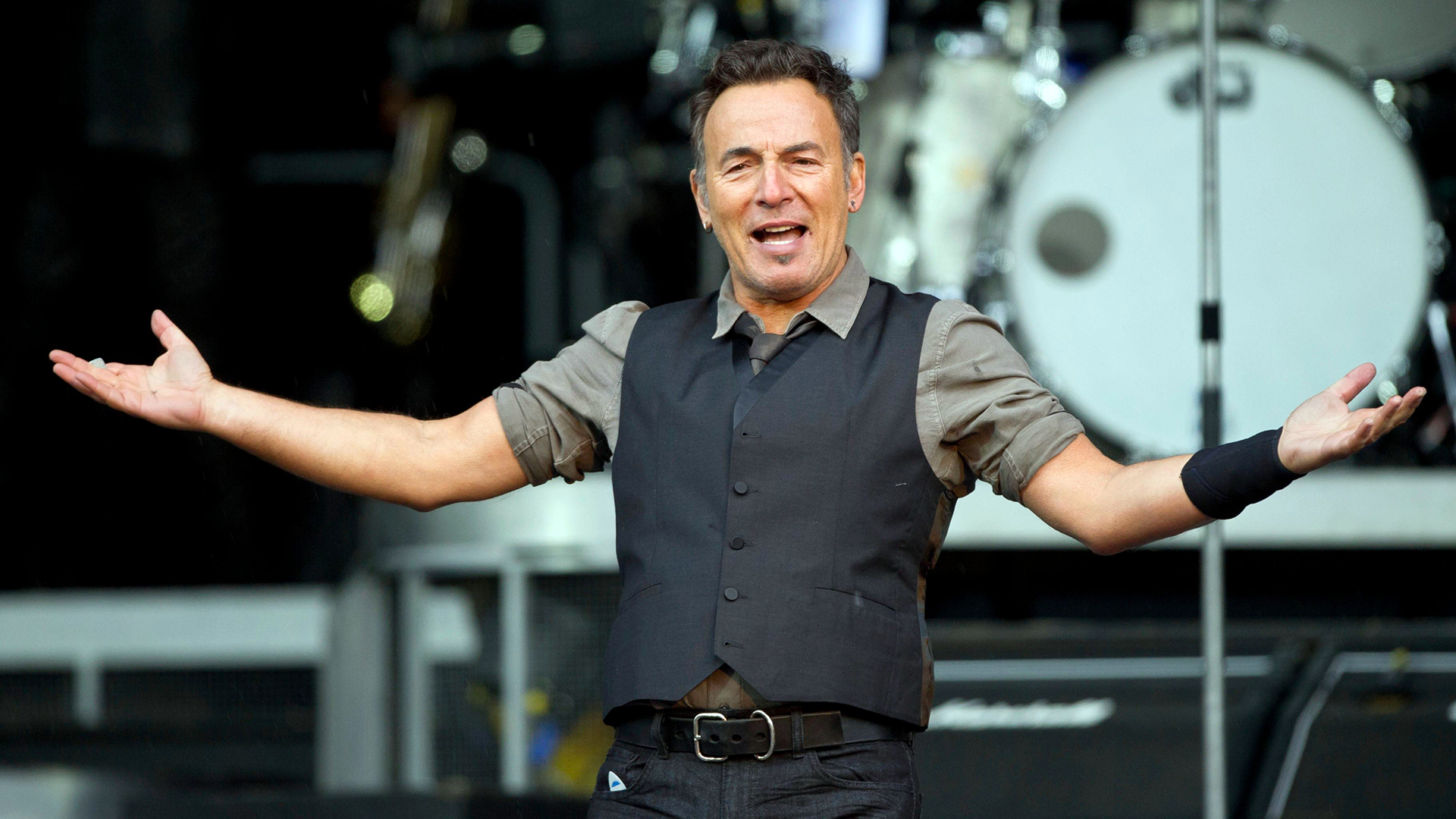 Bruce Springsteen performs at the Olympic Stadium in Munich in 2013. Photo: LUKAS BARTH/dpa/Alamy Live News
