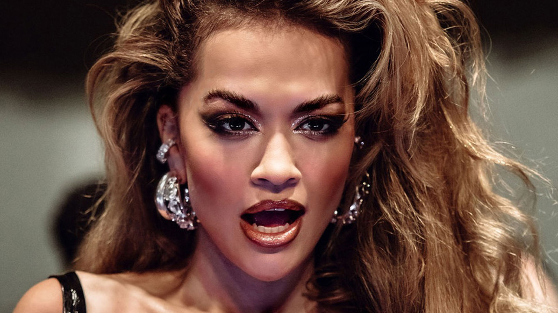 Rita Ora in the video for Praising You, an update of Praise You
